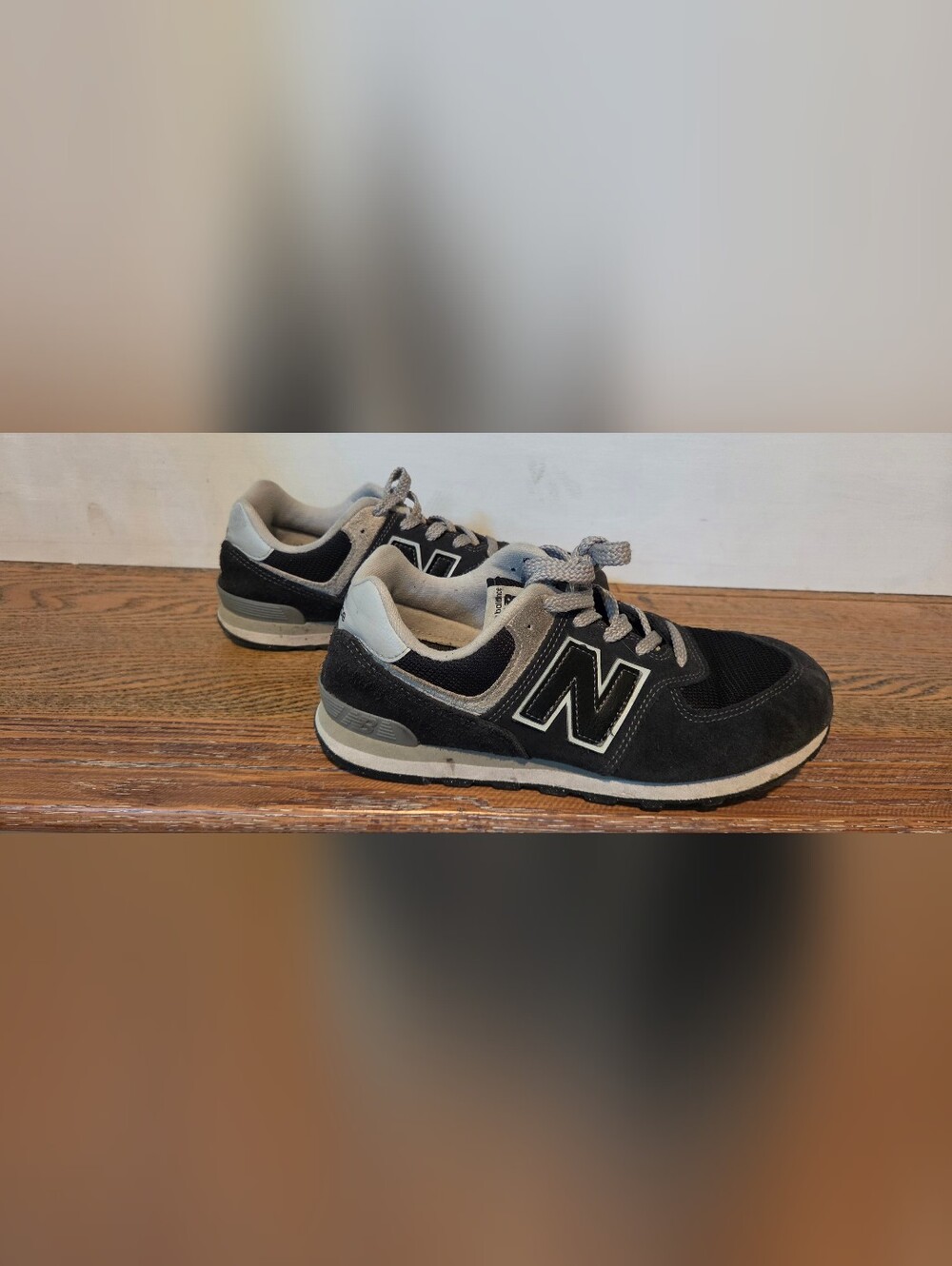 New Balance - Boys - Size 5.5Y - Classic 574 - Low - Athletic Shoes - Black